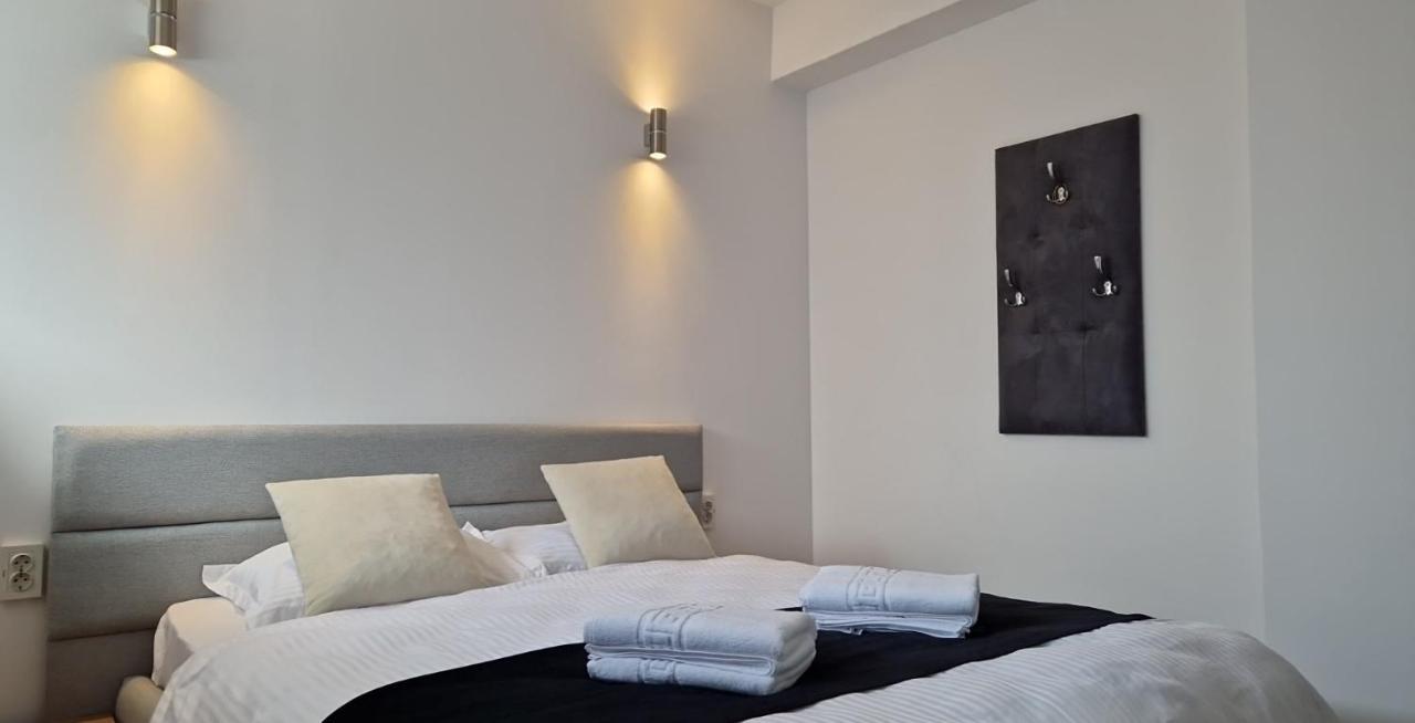 Modern House Hotel Sighetu Marmatiei Ngoại thất bức ảnh